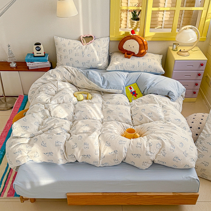 91家纺网 家纺一手货源 找家纺 云玲时尚 2026新款云感双层纱印花四件套 韩范小猫