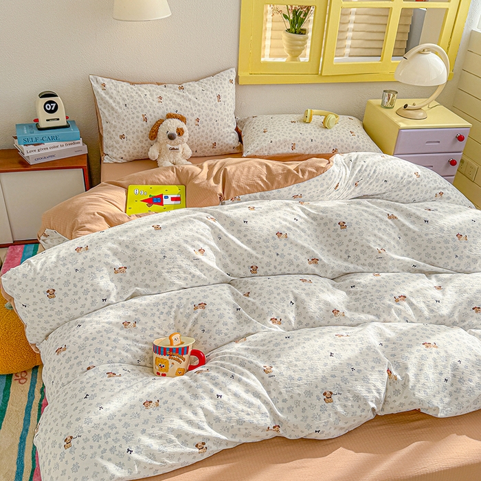 91家纺网 家纺一手货源 找家纺 云玲时尚 2026新款云感双层纱印花四件套 花花腊肠狗