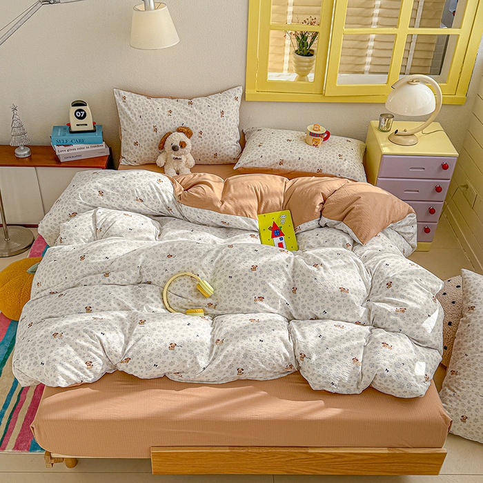 91家纺网 家纺一手货源 找家纺 云玲时尚 2026新款云感双层纱印花四件套 花花腊肠狗