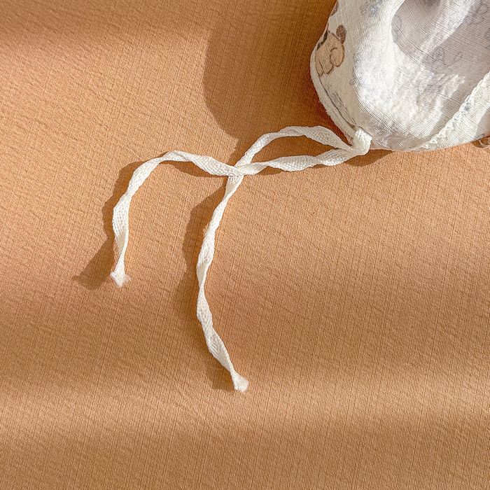 91家纺网 家纺一手货源 找家纺 云玲时尚 2026新款云感双层纱印花四件套 花花腊肠狗