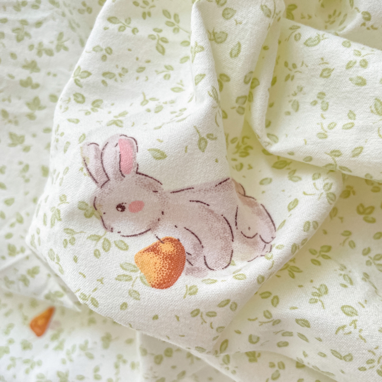 91家纺网 家纺一手货源 找家纺 云玲时尚 2026新款古法水洗仿棉云感纱四件套 绿荫兔子