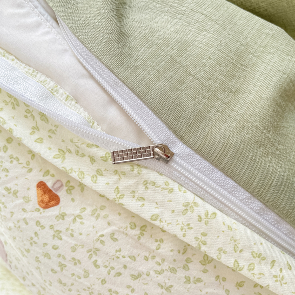 91家纺网 家纺一手货源 找家纺 云玲时尚 2026新款古法水洗仿棉云感纱四件套 绿荫兔子