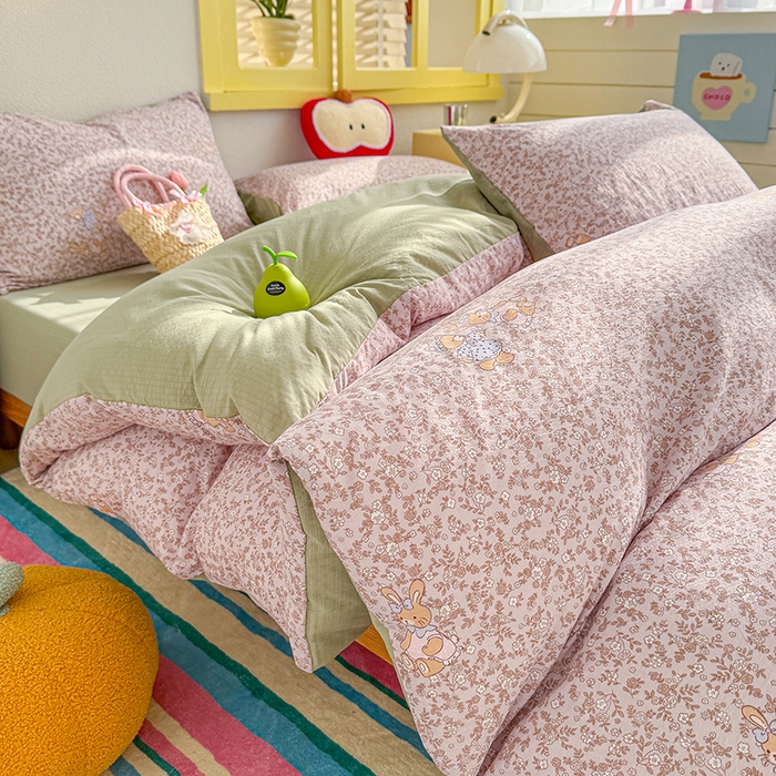 91家纺网 家纺一手货源 找家纺 云玲时尚 2026新款云感双层纱印花四件套 花与兔