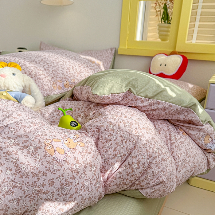 91家纺网 家纺一手货源 找家纺 云玲时尚 2026新款云感双层纱印花四件套 花与兔