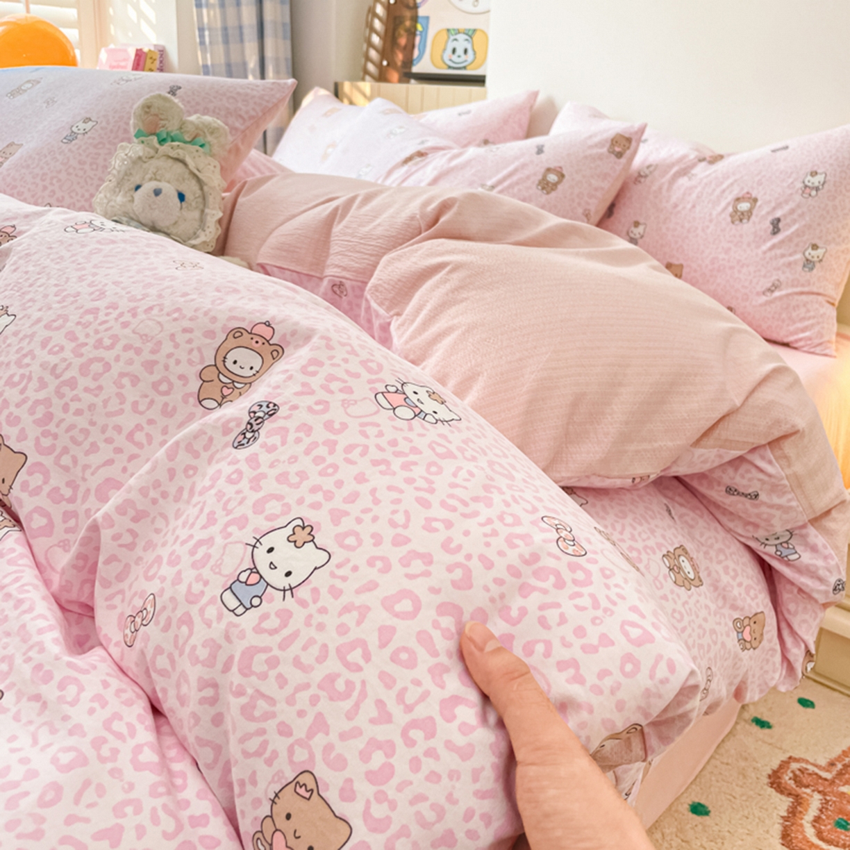 91家纺网 家纺一手货源 找家纺 云玲时尚 2026新款古法水洗仿棉云感纱四件套 俏皮豹纹-kt-粉