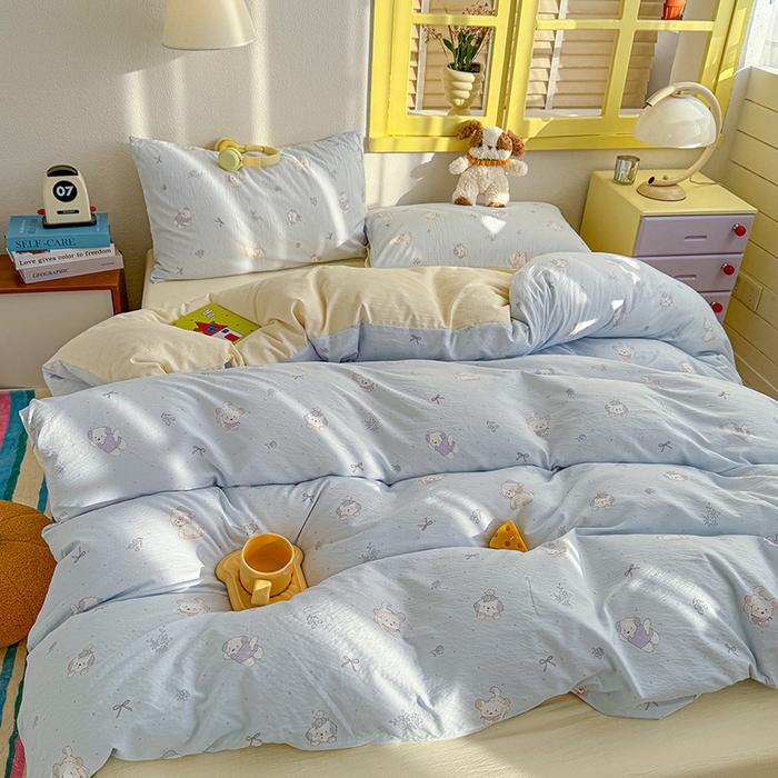 91家纺网 家纺一手货源 找家纺 云玲时尚 2026新款云感双层纱印花四件套 蓝蓝小奶狗