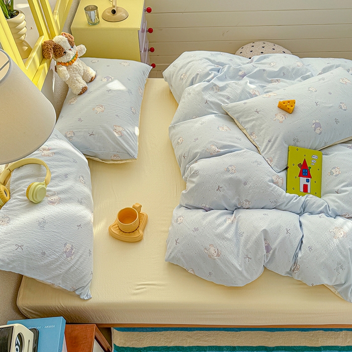 91家纺网 家纺一手货源 找家纺 云玲时尚 2026新款云感双层纱印花四件套 蓝蓝小奶狗