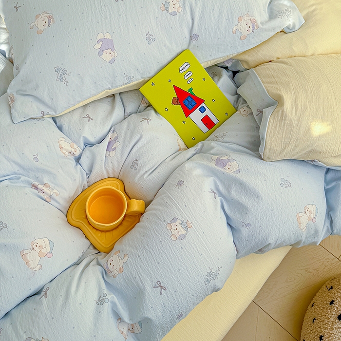 91家纺网 家纺一手货源 找家纺 云玲时尚 2026新款云感双层纱印花四件套 蓝蓝小奶狗