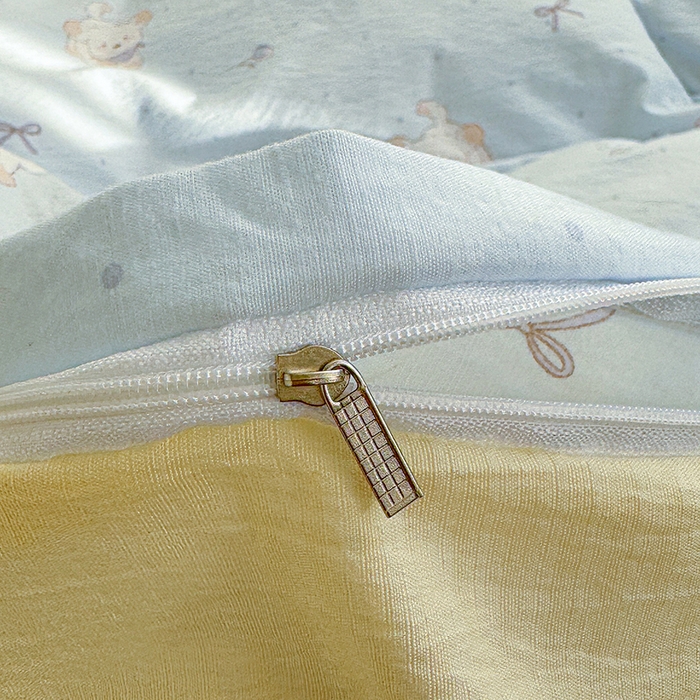 91家纺网 家纺一手货源 找家纺 云玲时尚 2026新款云感双层纱印花四件套 蓝蓝小奶狗