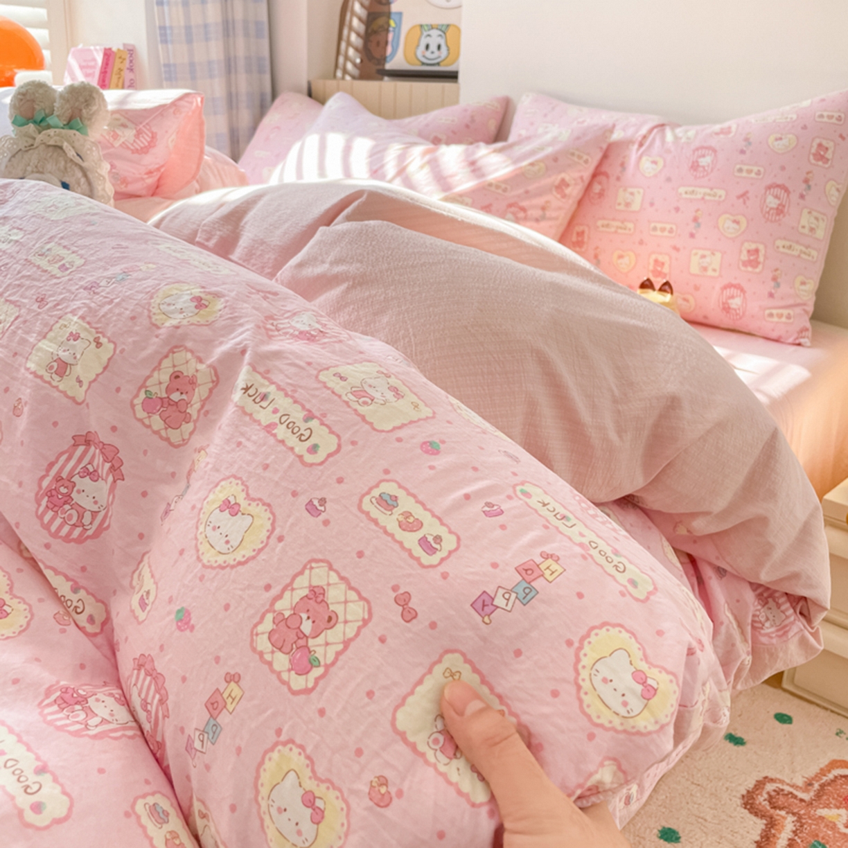 91家纺网 家纺一手货源 找家纺 云玲时尚 2026新款古法水洗仿棉云感纱四件套 甜品小猫