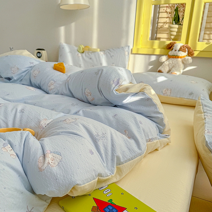 91家纺网 家纺一手货源 找家纺 云玲时尚 2026新款云感双层纱印花四件套 蓝蓝小奶狗