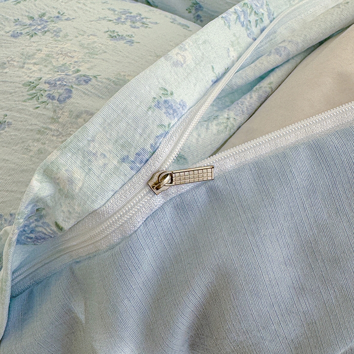 91家纺网 家纺一手货源 找家纺 云玲时尚 2026新款云感双层纱印花四件套 蓝萱