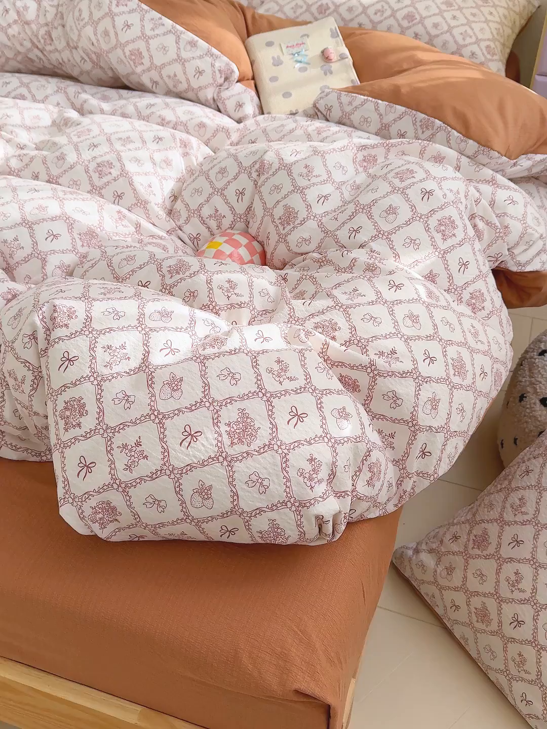 91家纺网 家纺一手货源 找家纺 云玲时尚 2026新款云感双层纱印花四件套 曼塔庄园