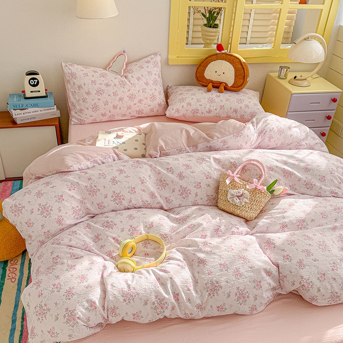 91家纺网 家纺一手货源 找家纺 云玲时尚 2026新款云感双层纱印花四件套 蔷薇絮