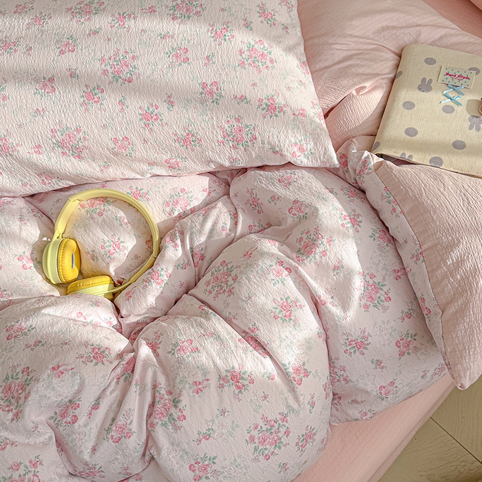 91家纺网 家纺一手货源 找家纺 云玲时尚 2026新款云感双层纱印花四件套 蔷薇絮