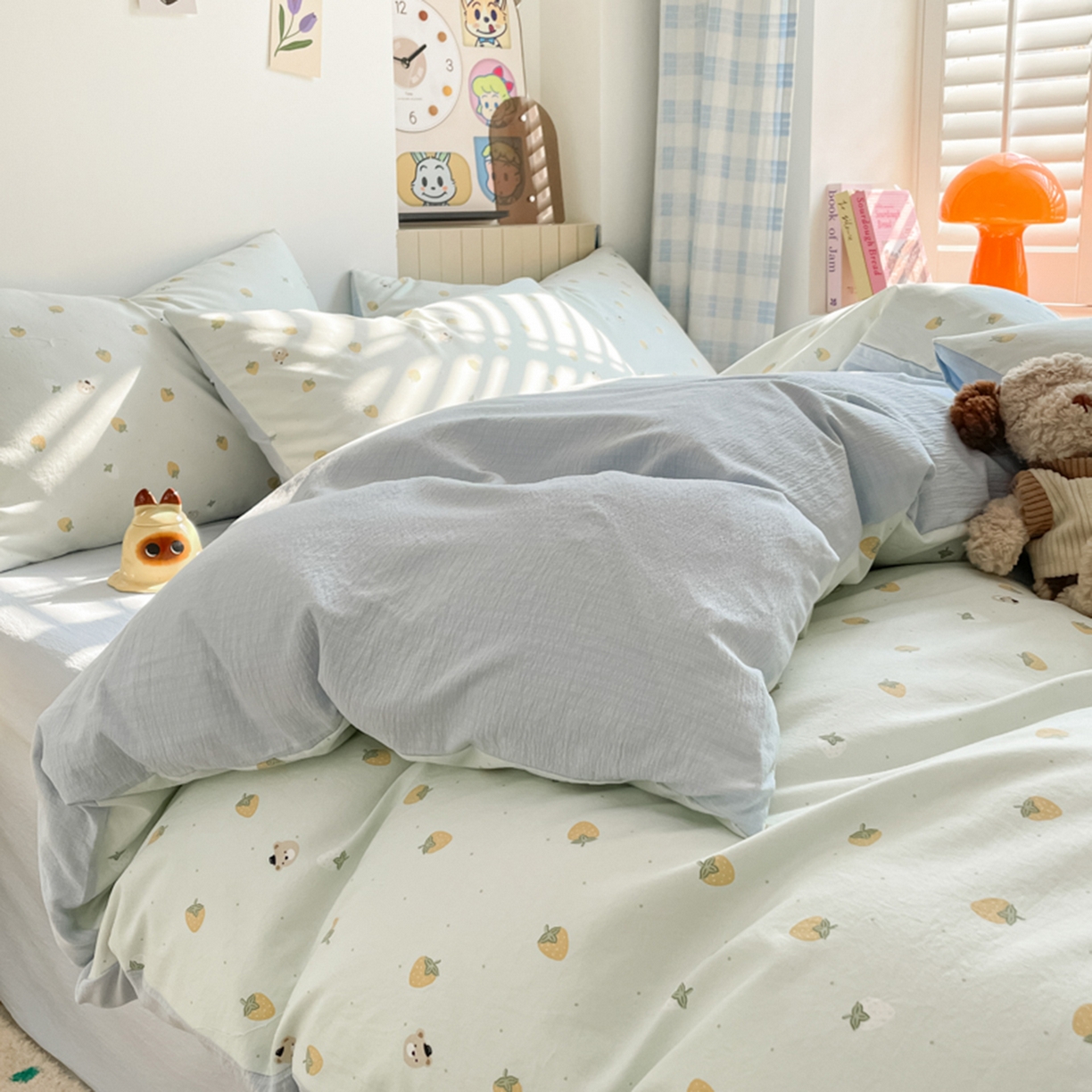 91家纺网 家纺一手货源 找家纺 云玲时尚 2026新款古法水洗仿棉云感纱四件套 芝士莓莓熊