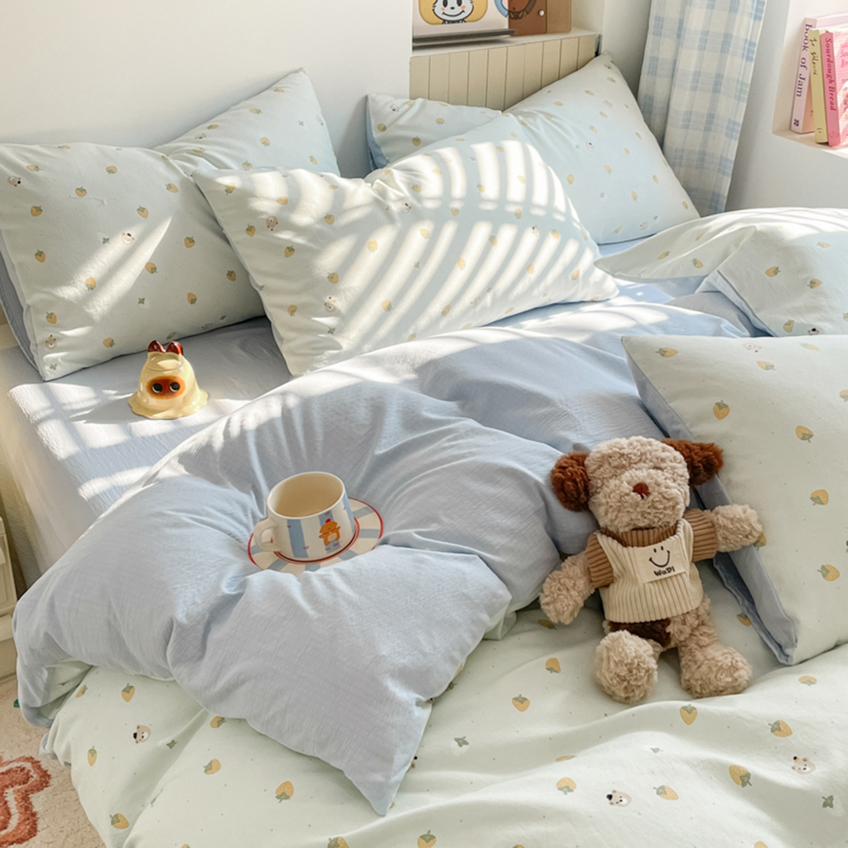 91家纺网 家纺一手货源 找家纺 云玲时尚 2026新款古法水洗仿棉云感纱四件套 芝士莓莓熊