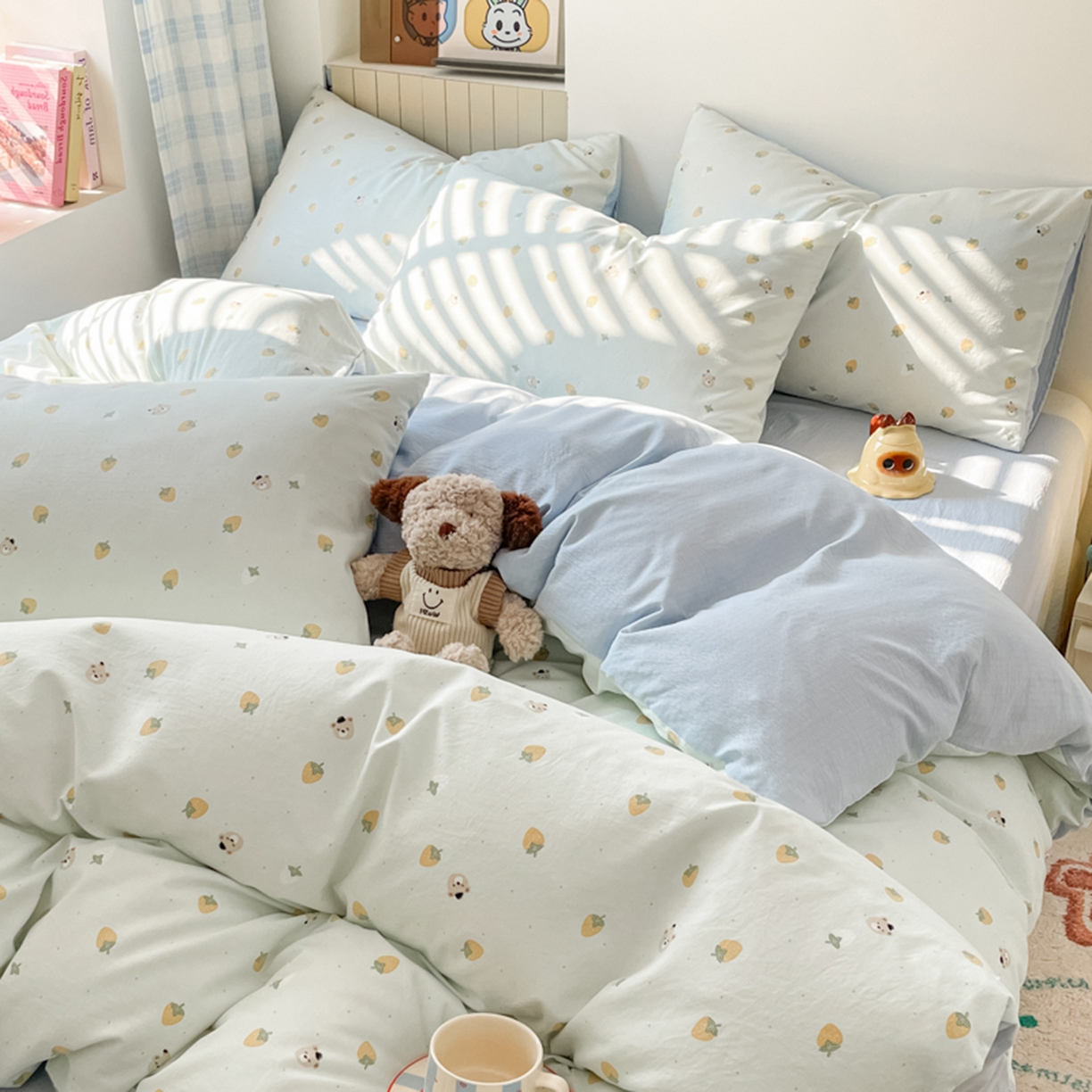 91家纺网 家纺一手货源 找家纺 云玲时尚 2026新款古法水洗仿棉云感纱四件套 芝士莓莓熊