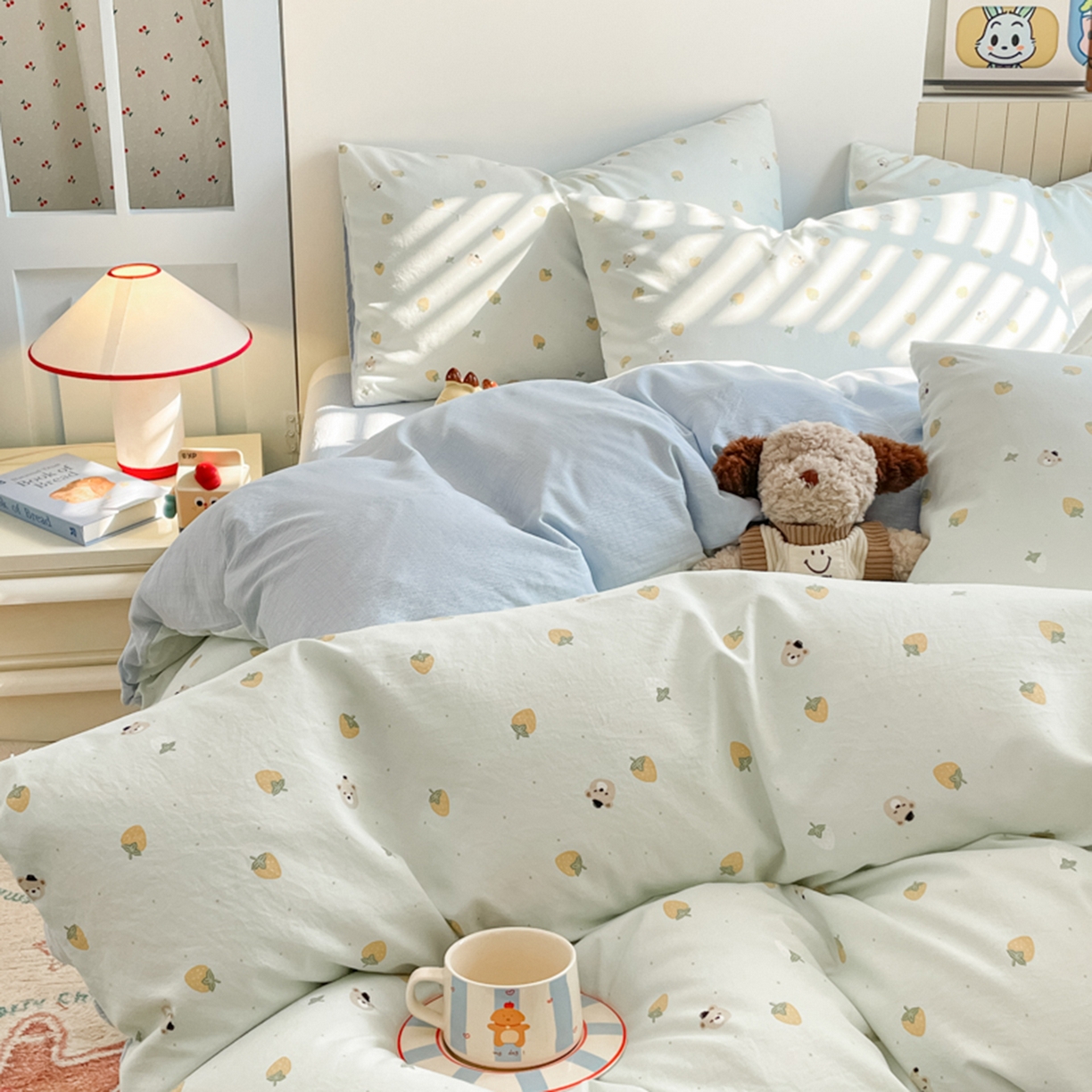 91家纺网 家纺一手货源 找家纺 云玲时尚 2026新款古法水洗仿棉云感纱四件套 芝士莓莓熊