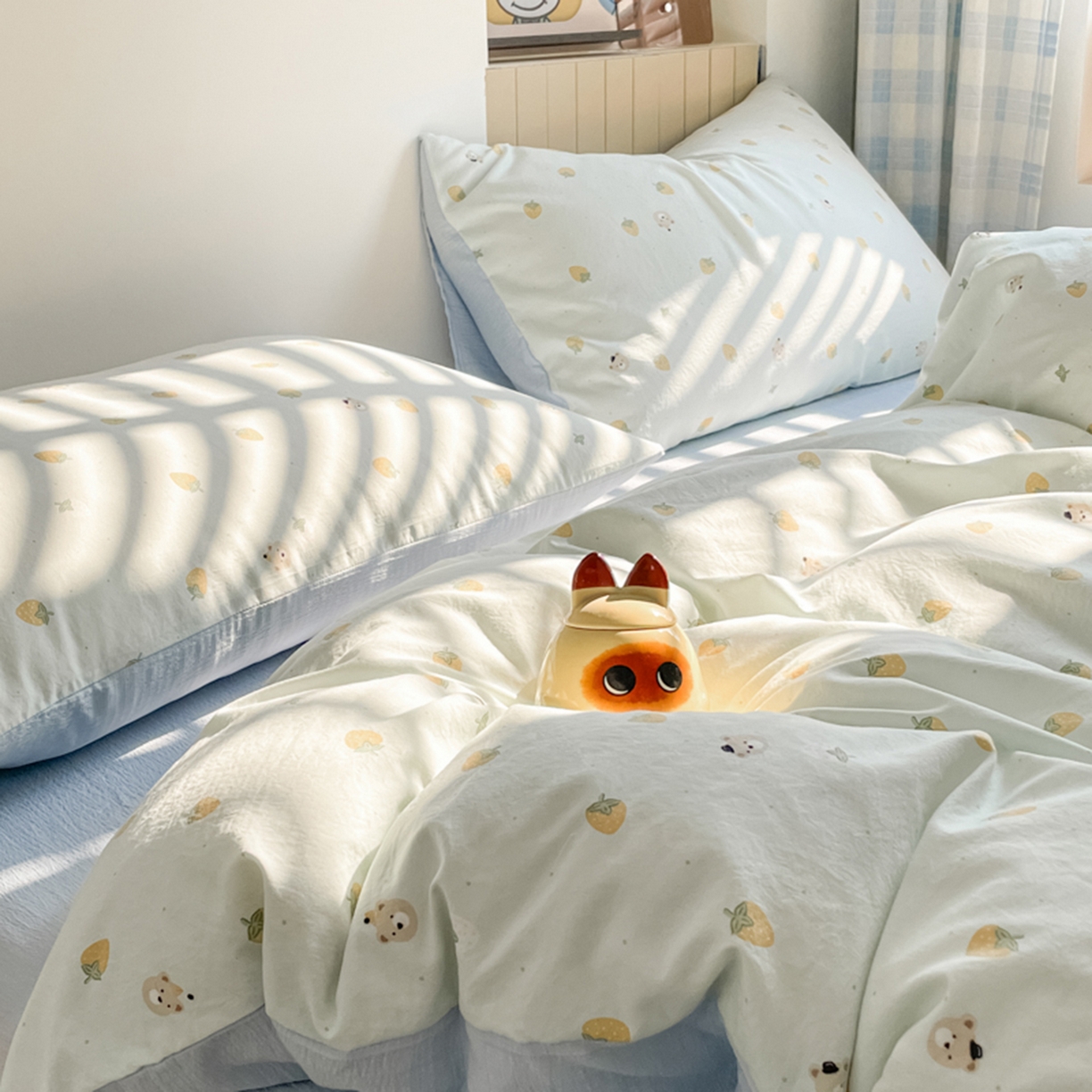 91家纺网 家纺一手货源 找家纺 云玲时尚 2026新款古法水洗仿棉云感纱四件套 芝士莓莓熊