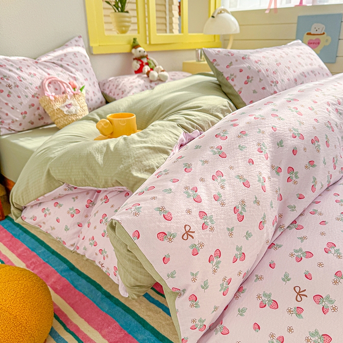 91家纺网 家纺一手货源 找家纺 云玲时尚 2026新款云感双层纱印花四件套 甜莓