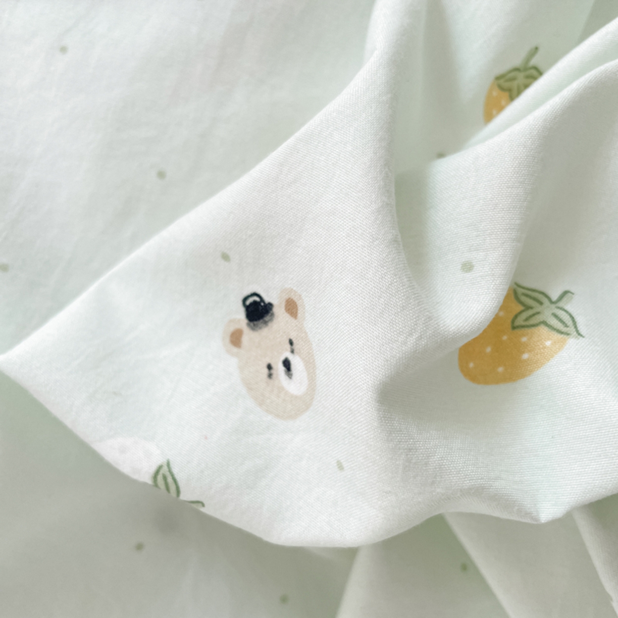 91家纺网 家纺一手货源 找家纺 云玲时尚 2026新款古法水洗仿棉云感纱四件套 芝士莓莓熊