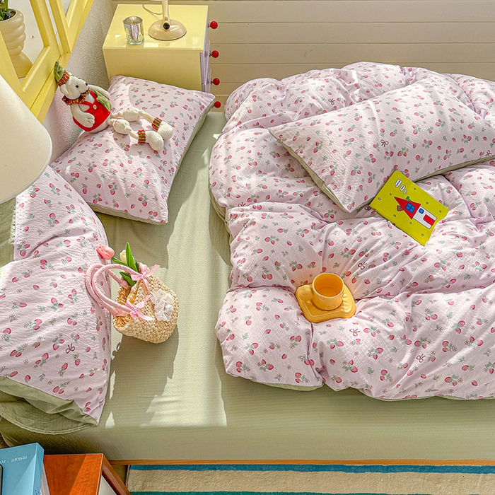 91家纺网 家纺一手货源 找家纺 云玲时尚 2026新款云感双层纱印花四件套 甜莓