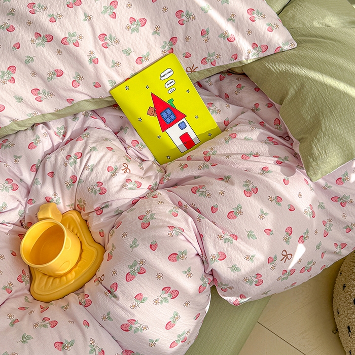 91家纺网 家纺一手货源 找家纺 云玲时尚 2026新款云感双层纱印花四件套 甜莓