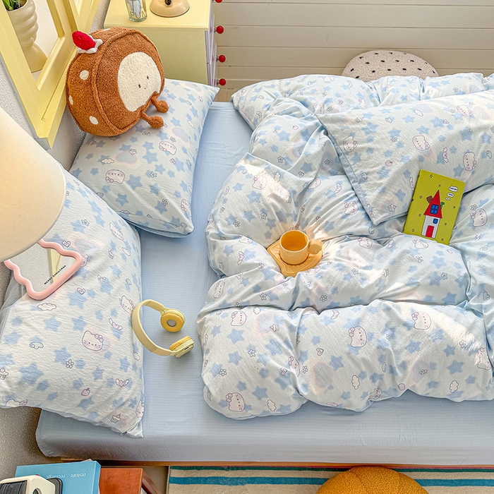 91家纺网 家纺一手货源 找家纺 云玲时尚 2026新款云感双层纱印花四件套 小猫数星星