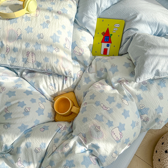 91家纺网 家纺一手货源 找家纺 云玲时尚 2026新款云感双层纱印花四件套 小猫数星星