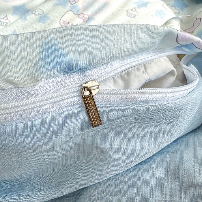 91家纺网 家纺一手货源 找家纺 云玲时尚 2026新款云感双层纱印花四件套 小猫数星星