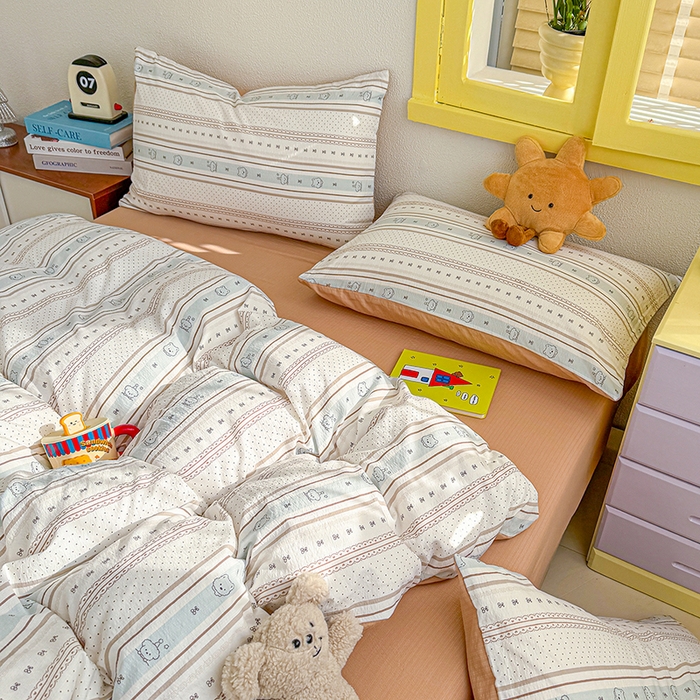 91家纺网 家纺一手货源 找家纺 云玲时尚 2026新款云感双层纱印花四件套 小熊奶盖