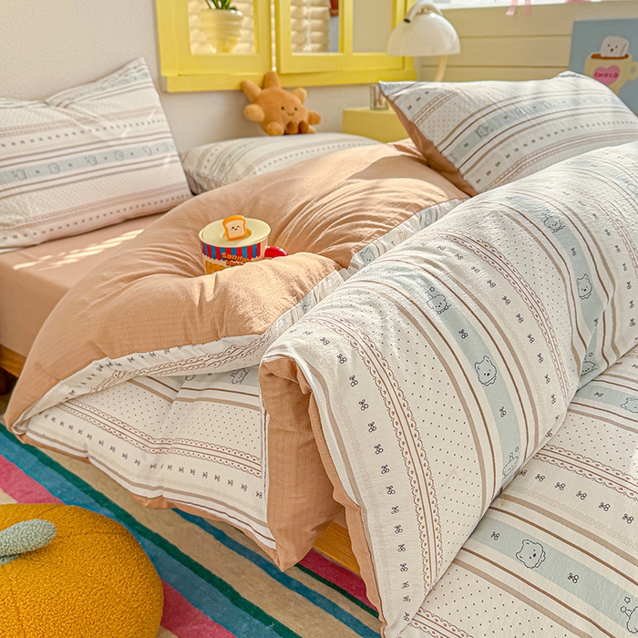 91家纺网 家纺一手货源 找家纺 云玲时尚 2026新款云感双层纱印花四件套 小熊奶盖