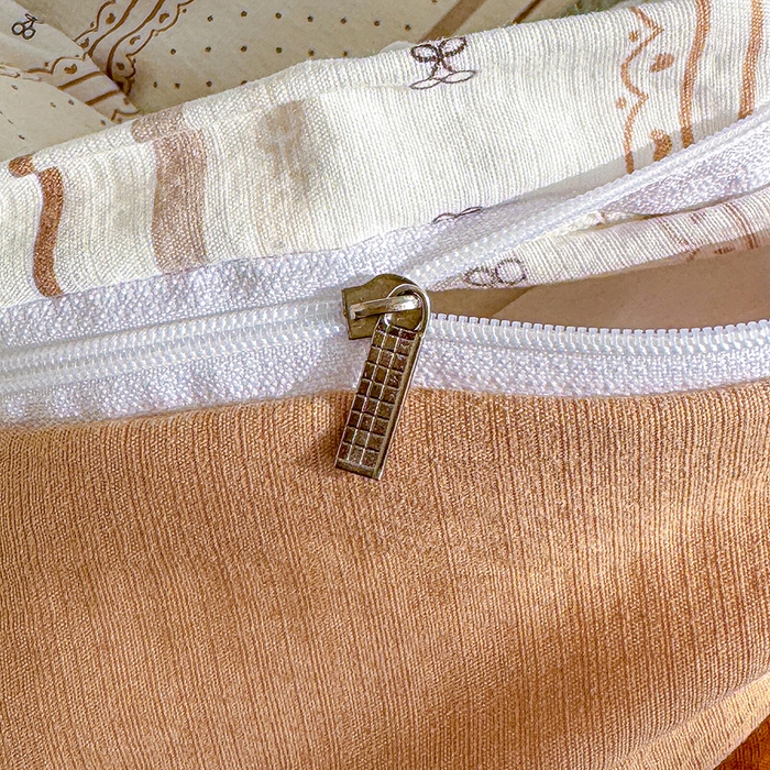 91家纺网 家纺一手货源 找家纺 云玲时尚 2026新款云感双层纱印花四件套 小熊奶盖