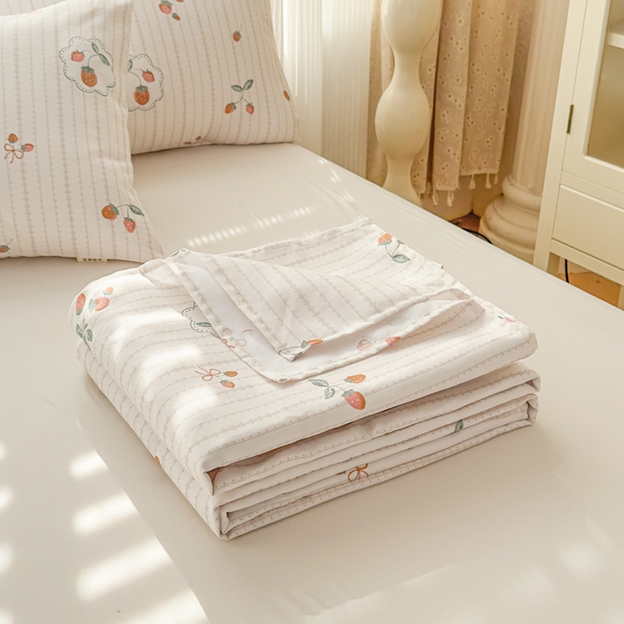 91家纺网 家纺一手货源 找家纺 爱彼家纺 2026新款马上发财新布料细沙三枚缎全新工艺老粗布凉席席子床单三件套-马年系列一 草莓条纹