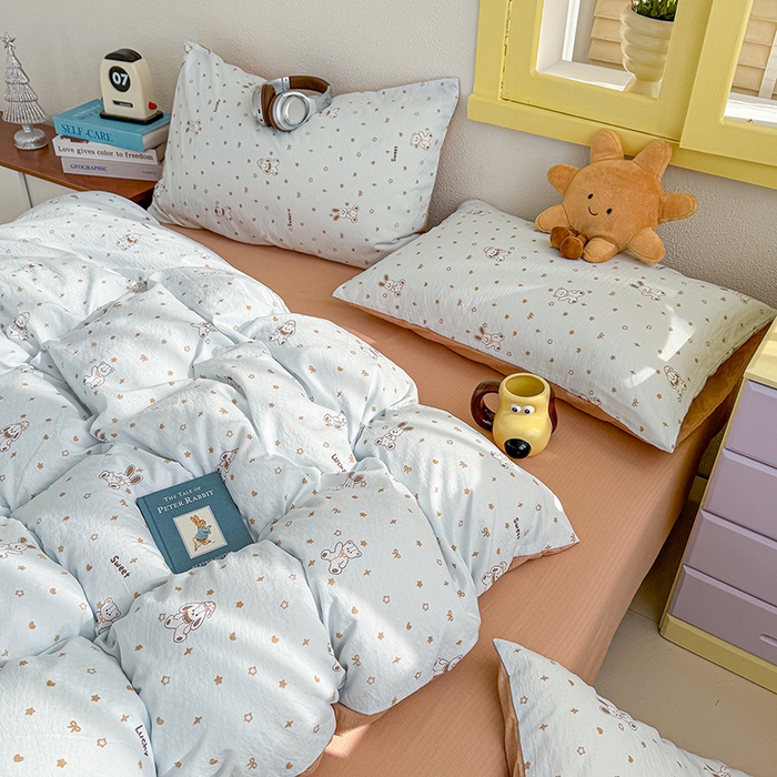 91家纺网 家纺一手货源 找家纺 云玲时尚 2026新款云感双层纱印花四件套 星星屁屁兔