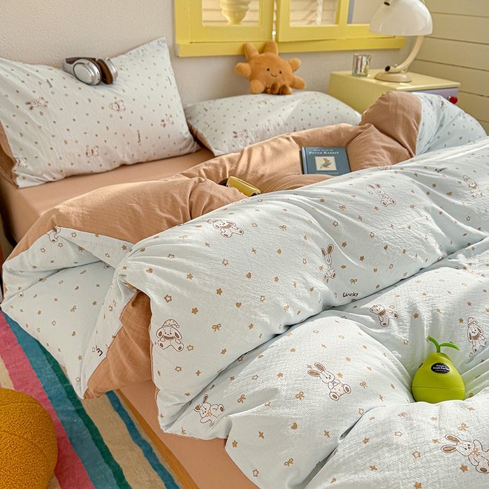 91家纺网 家纺一手货源 找家纺 云玲时尚 2026新款云感双层纱印花四件套 星星屁屁兔