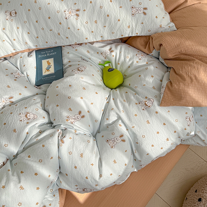 91家纺网 家纺一手货源 找家纺 云玲时尚 2026新款云感双层纱印花四件套 星星屁屁兔