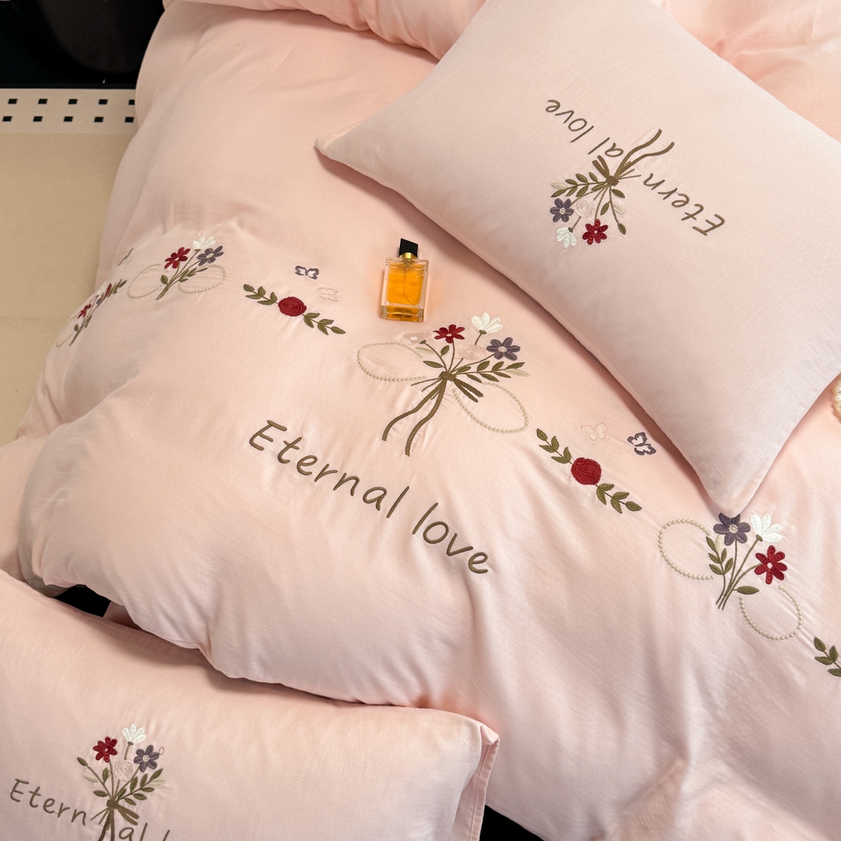 91家纺网 家纺一手货源 找家纺 （总）懒猫家纺 2026新款双层纱刺绣四件套