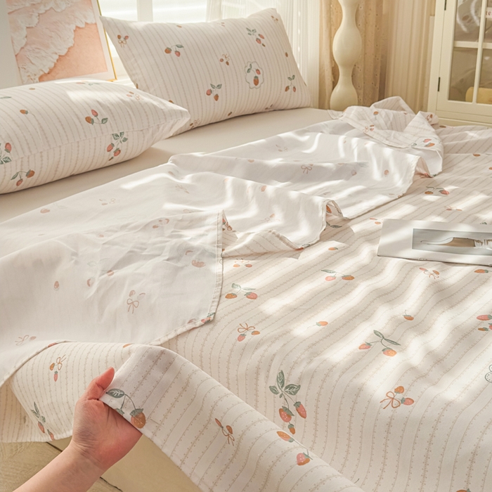 91家纺网 家纺一手货源 找家纺 爱彼家纺 2026新款马上发财新布料细沙三枚缎全新工艺老粗布凉席席子床单三件套-马年系列一 草莓条纹