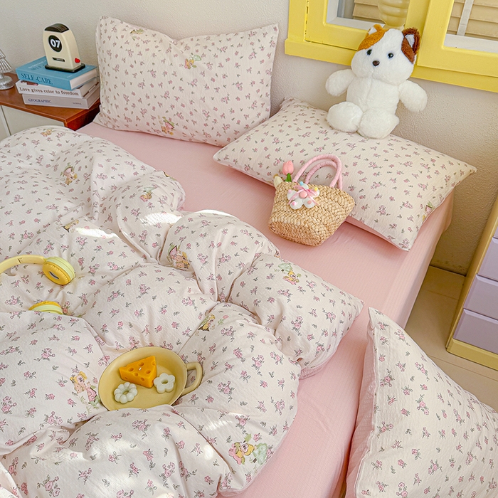 91家纺网 家纺一手货源 找家纺 云玲时尚 2026新款云感双层纱印花四件套 星星人后花园