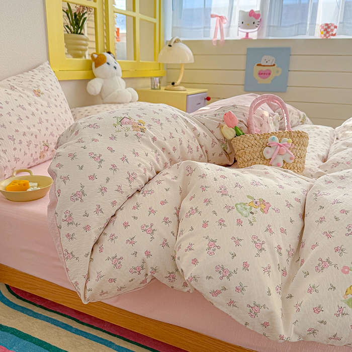 91家纺网 家纺一手货源 找家纺 云玲时尚 2026新款云感双层纱印花四件套 星星人后花园