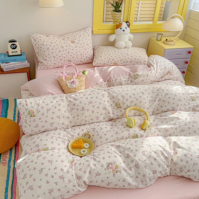 91家纺网 家纺一手货源 找家纺 云玲时尚 2026新款云感双层纱印花四件套 星星人后花园