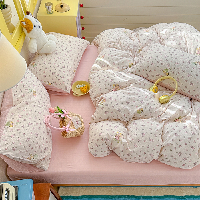 91家纺网 家纺一手货源 找家纺 云玲时尚 2026新款云感双层纱印花四件套 星星人后花园