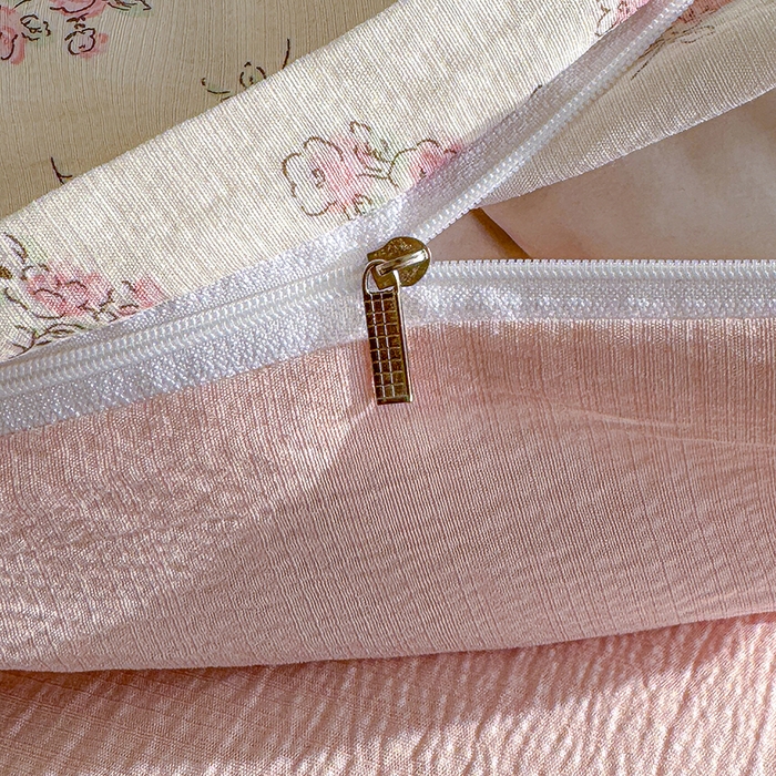 91家纺网 家纺一手货源 找家纺 云玲时尚 2026新款云感双层纱印花四件套 星星人后花园