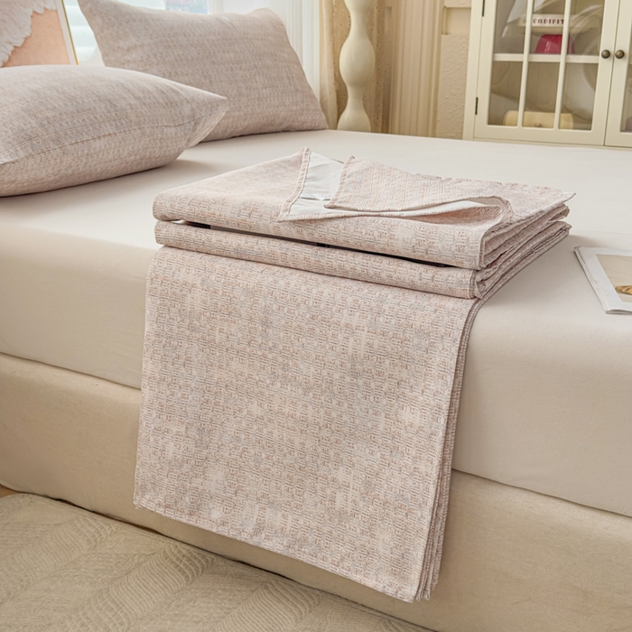 91家纺网 家纺一手货源 找家纺 爱彼家纺 2026新款马上发财新布料细沙三枚缎全新工艺老粗布凉席席子床单三件套-马年系列一 杏纹格