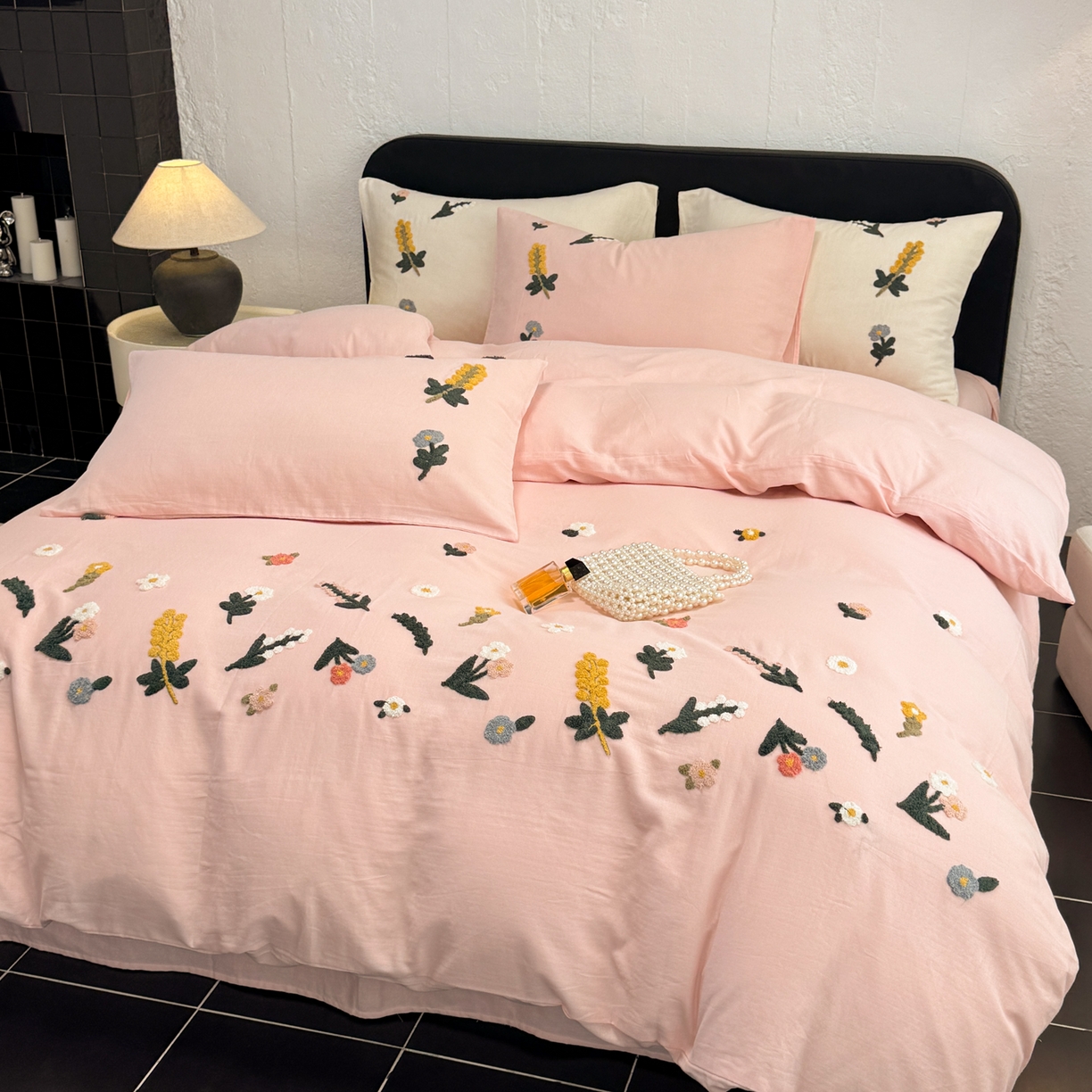 91家纺网 家纺一手货源 找家纺 懒猫家纺 2026新款双层纱刺绣四件套 花溪-粉