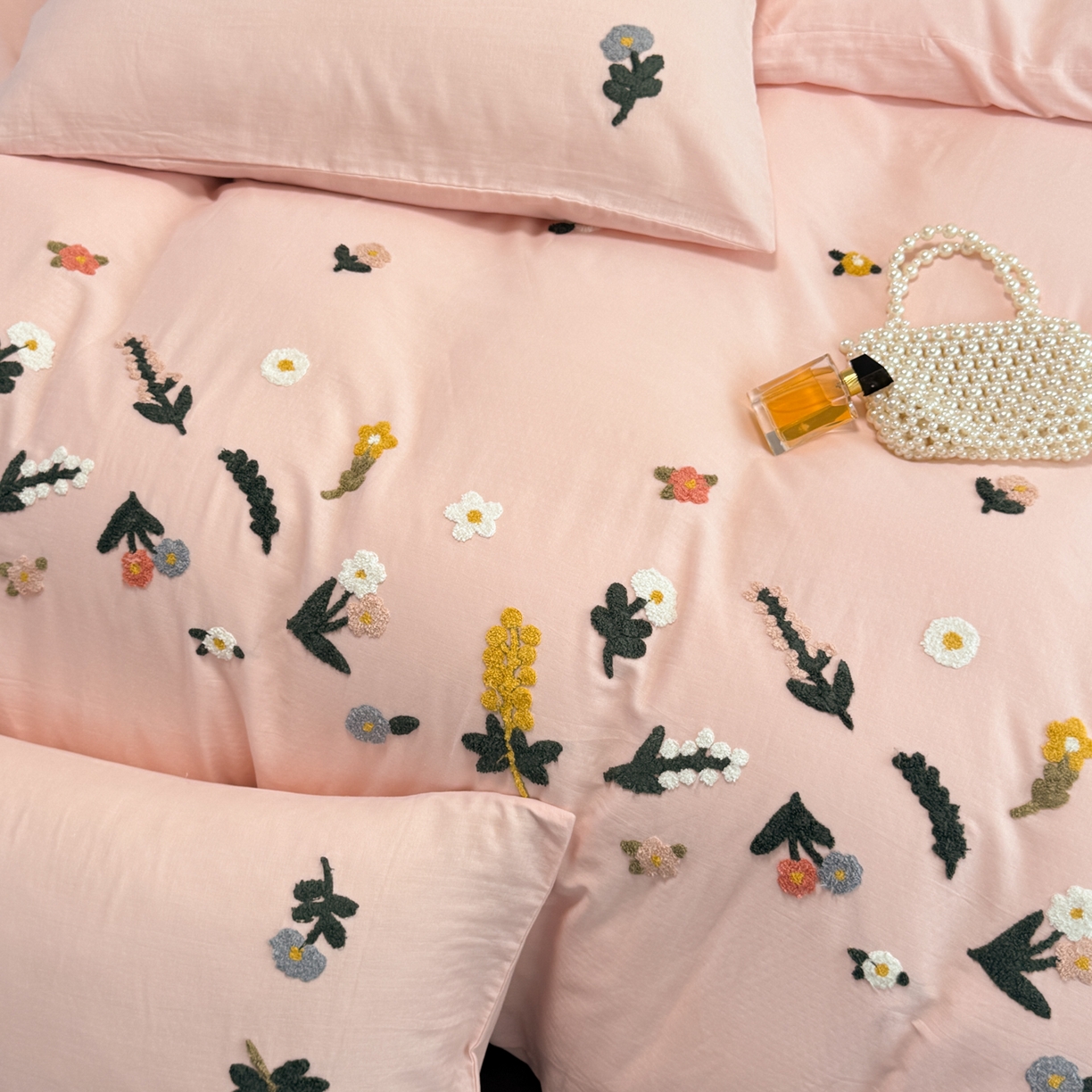 91家纺网 家纺一手货源 找家纺 懒猫家纺 2026新款双层纱刺绣四件套 花溪-粉