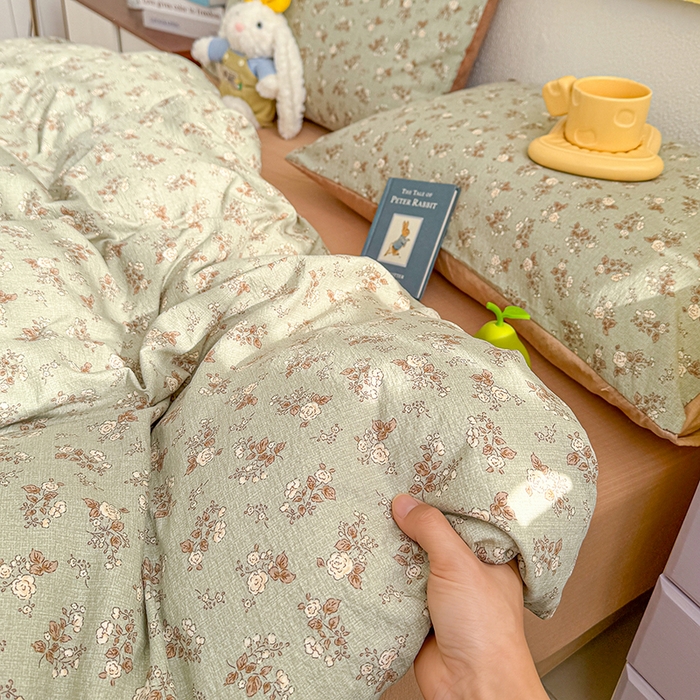 91家纺网 家纺一手货源 找家纺 云玲时尚 2026新款云感双层纱印花四件套 棕韵梦境