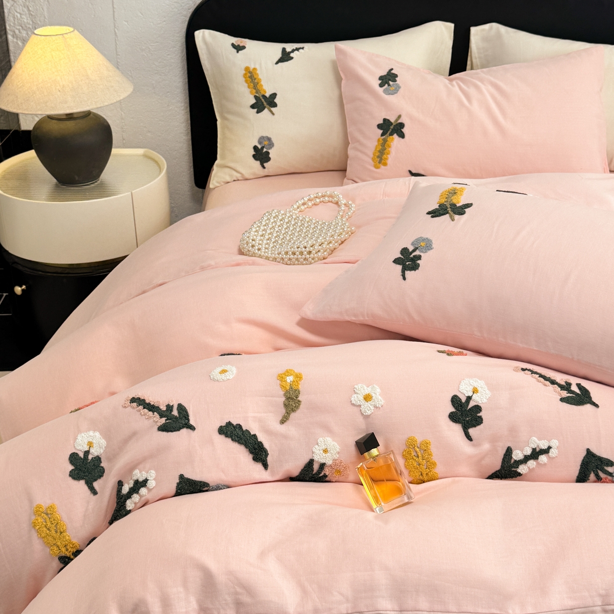 91家纺网 家纺一手货源 找家纺 懒猫家纺 2026新款双层纱刺绣四件套 花溪-粉